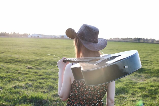 Chapéu de menina ao ar livre, pôr do sol no Texas