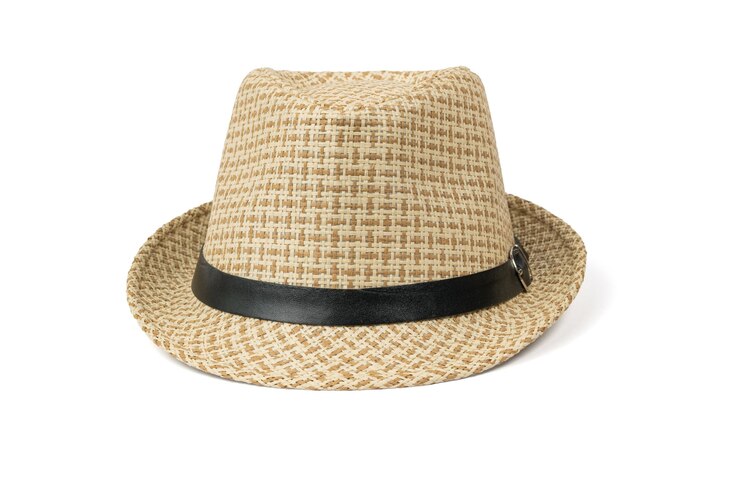 Chapéu de verão masculino com faixa preta isolada. Cocar de homem clássico.