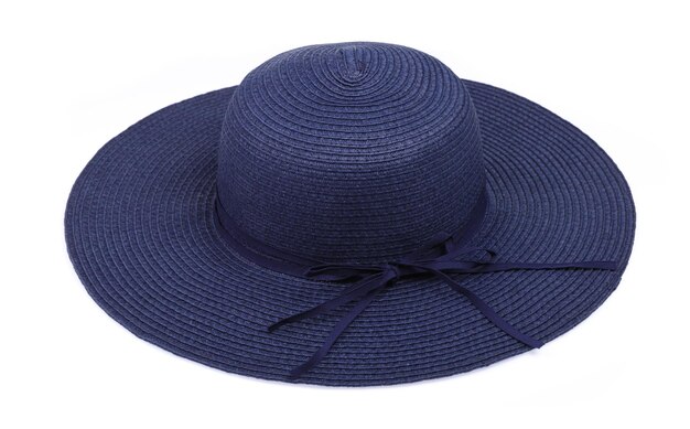 Chapéu feminino de verão isolado no fundo branco
