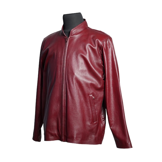 Chaqueta de cuero roja para hombre aislada sobre fondo blanco.