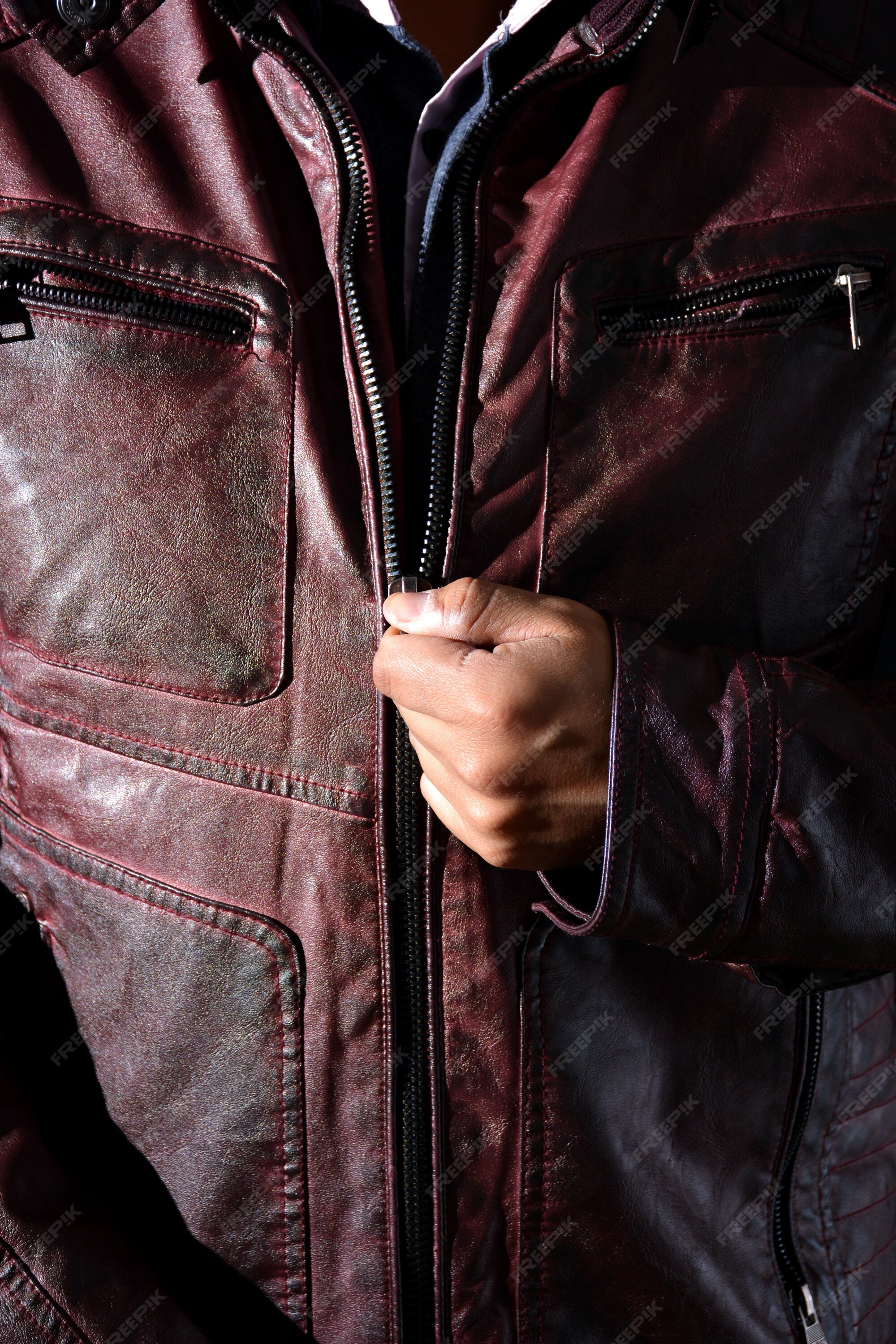 Chaqueta de cuero roja moderna para | Foto Premium