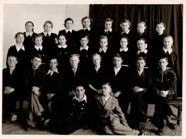 Foto chasov yar urss ucrania 05191956 foto retro de un grupo de graduados de una escuela soviética vintage