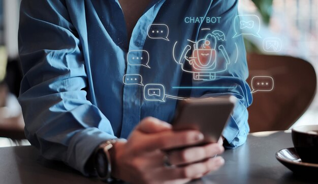 Chatbot concepto de aplicación de servicio al cliente digital inteligente artificial Hombre uso de computadora móvil
