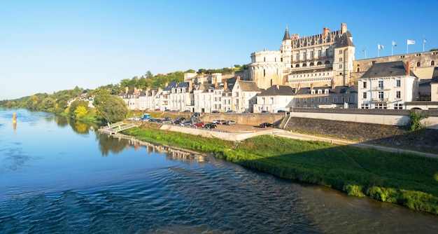 Chateau d'Amboise en el río Loira Francia