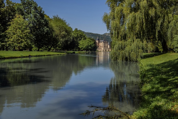 Chateau de Vizille und Schlosspark mit See