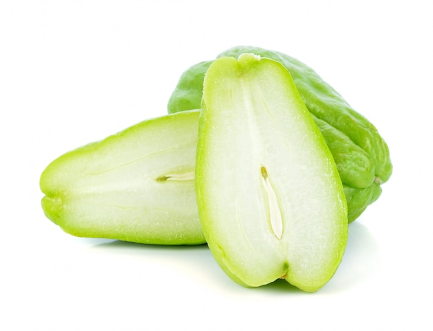 Chayote, isoliert auf weiss