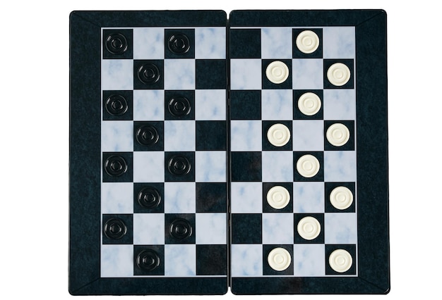 Checkers Board mit Chips weißem Hintergrund Dame logisches Brettspiel