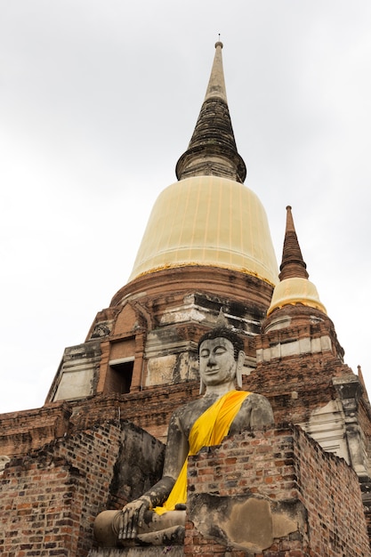 Chedi en Wat Yai Chai Mongkon