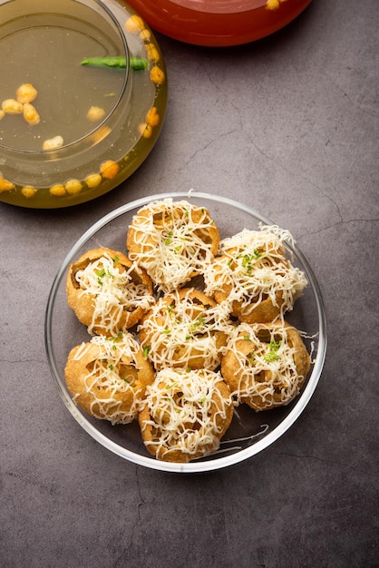 Cheese Puchka Charla india con mucho queso en Golgappe Panipuri Waterballs