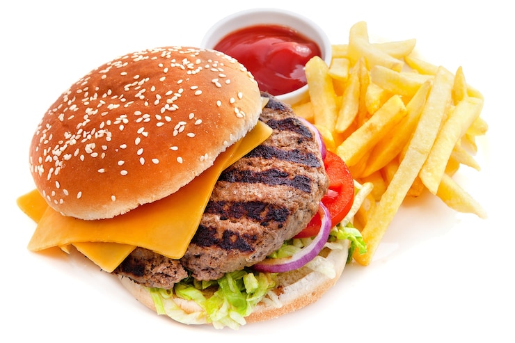 Foto cheeseburger com batatas fritas