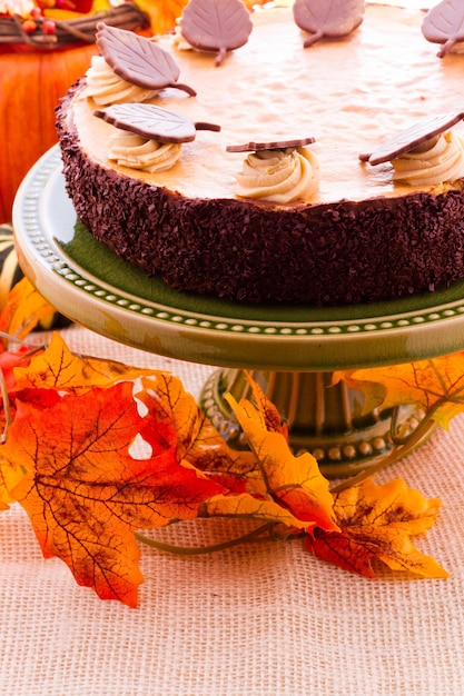 Cheesecake de chocolate branco de abóbora para o dia de Ação de Graças.