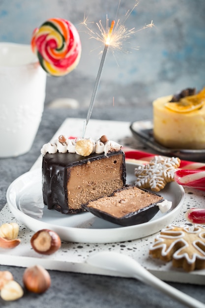 Cheesecake de laranja de Natal com mascarpone. Receita tradicional do bolo de inverno do cheesecake de Natal festivo