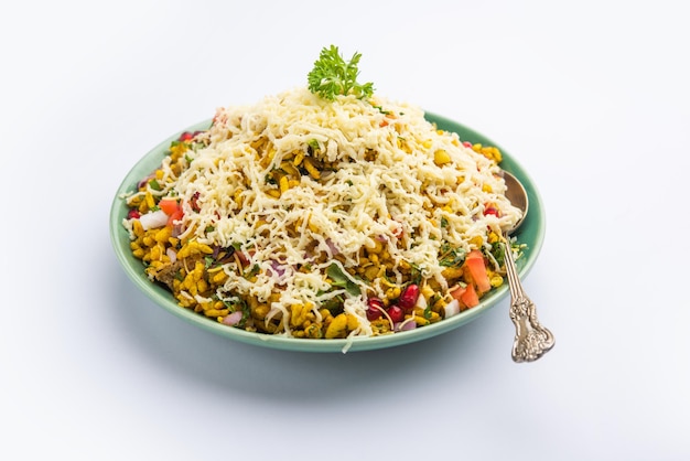 Cheesy Bhel o Cheese bhelpuri es un popular refrigerio indio en la carretera