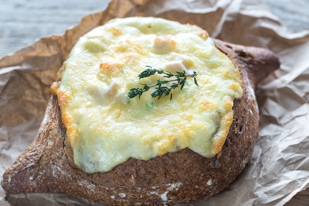 Cheesy gefülltes Brot