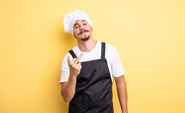 Chef com raiva, irritado, rebelde e agressivo