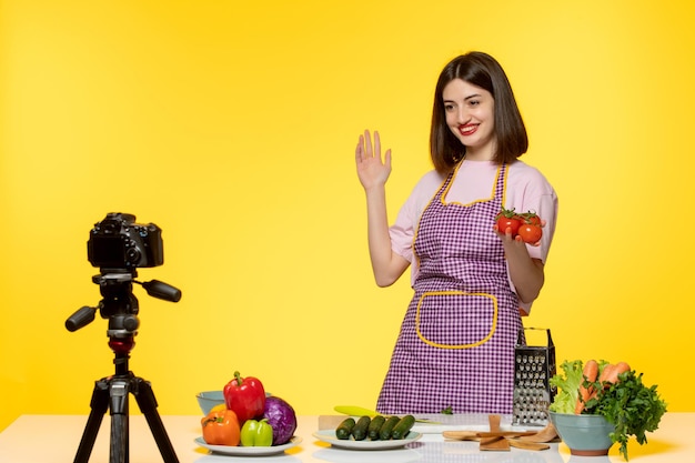 Chef de fitness saudável blogueiro de comida gravando vídeo para mídias sociais dizendo olá