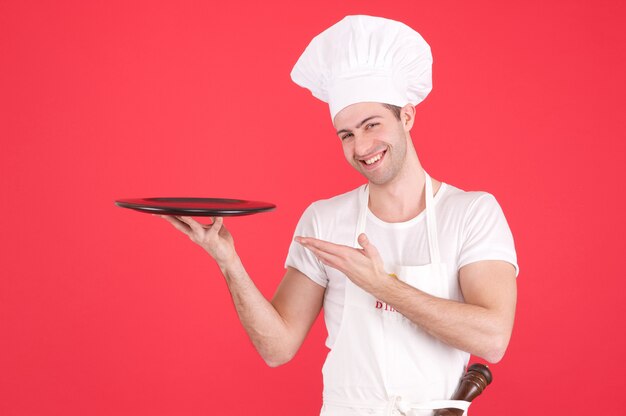 Chef mit einem Tablett Holz