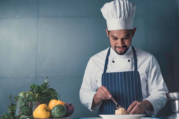 Chef preparando la comida Vegetales