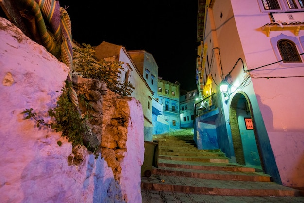 Chefchaouen en Marruecos durante la noche