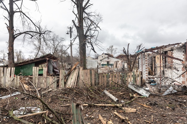 CHERNIHIV REG UCRÂNIA 18 de abril de 2022 Guerra da Rússia contra a Ucrânia Casas completamente destruídas e caos na região de Chernihiv como resultado do ataque de invasores russos