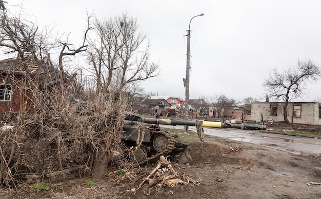 CHERNIHIV REG UCRANIA 18 de abril de 2022 Guerra de Rusia contra Ucrania Casas completamente destruidas y caos en la región de Chernihiv como resultado del ataque de los invasores rusos