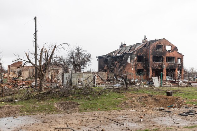 CHERNIHIV REG UCRANIA 18 de abril de 2022 Guerra de Rusia contra Ucrania Casas completamente destruidas y caos en la región de Chernihiv como resultado del ataque de los invasores rusos