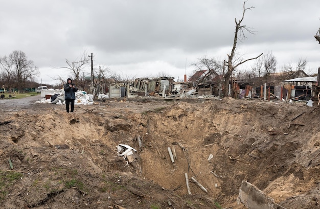 CHERNIHIV REG UCRANIA 18 de abril de 2022 Guerra de Rusia contra Ucrania Casas completamente destruidas y caos en la región de Chernihiv como resultado del ataque de los invasores rusos