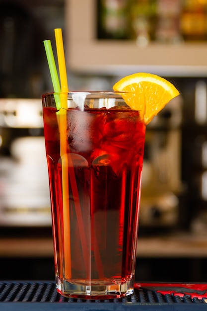 Cherry Long Island Iced Tea en la barra