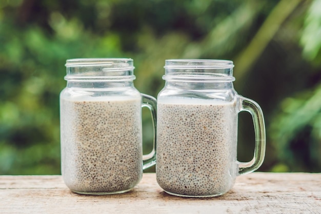 Chia-Samen-Pudding mit Mandelmilch