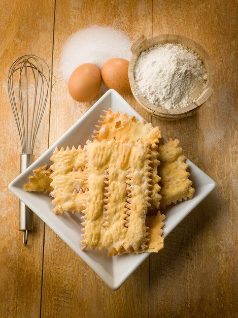 Chiacchiere sobremesa típica de carnaval