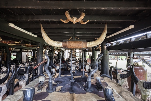 Chiang rai, tailândia - 5 de novembro de 2014: interior do museu da barragem de baan.