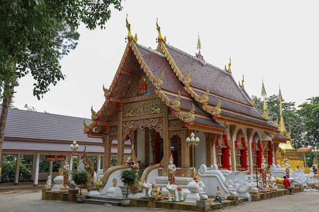 Chiang raithailand27 de julio de 2020 La iglesia principal en Wat Phra That DoiTung es famosa en Tailandia