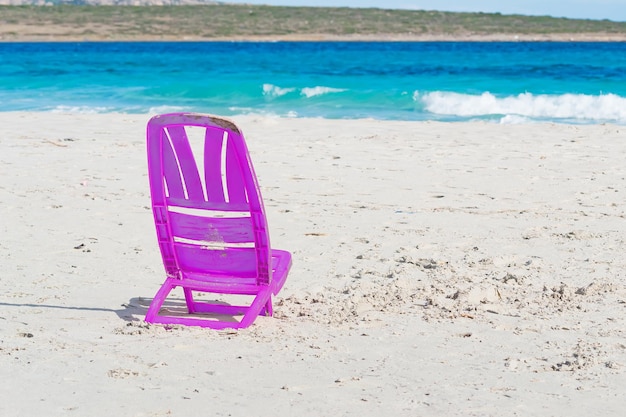 Chiar de plástico en la playa de La Pelosa