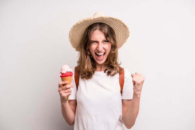 Chica adolescente helado y concepto de verano