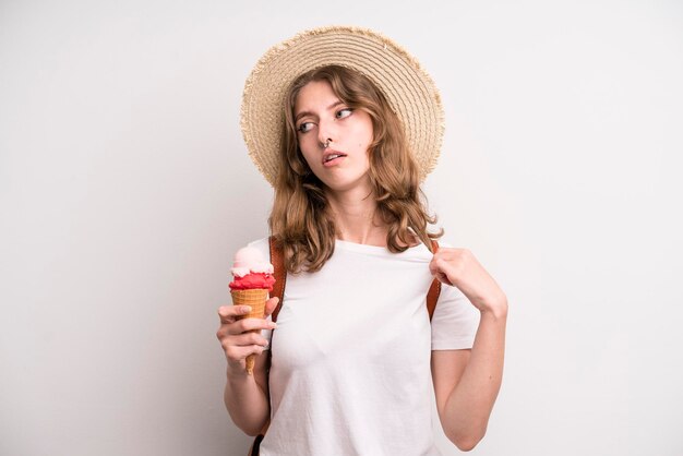 Chica adolescente helado y concepto de verano