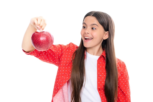 Chica adolescente niño mordiendo sabrosa manzana verde Retrato de feliz sonriente niña adolescente