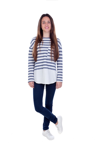 Chica adolescente de retrato completo con camiseta a rayas