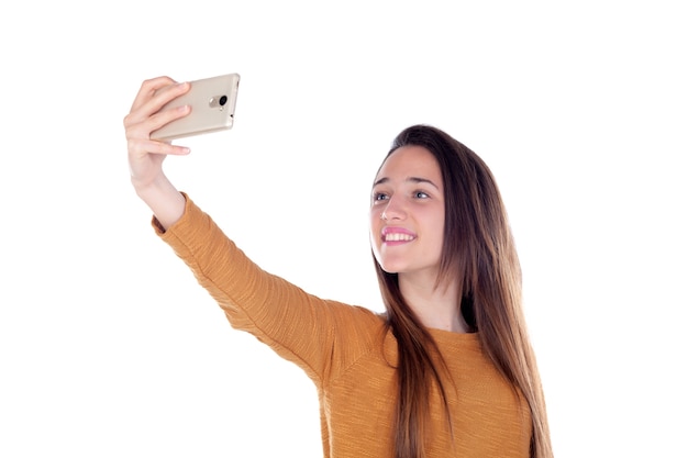 Chica adolescente tomando un selfie con su móvil