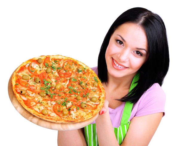 Chica ama de casa con deliciosa pizza aislado en blanco