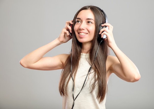 Chica con auriculares