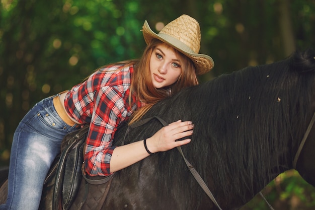 Chica con caballo