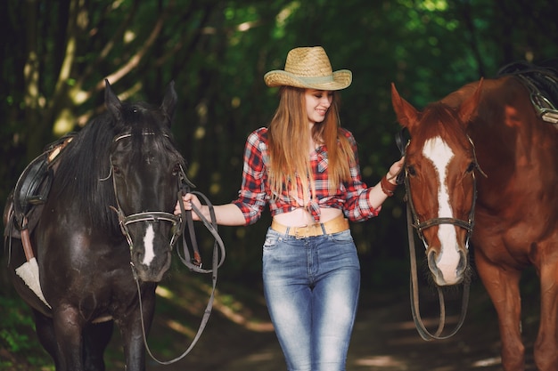 Chica con caballo