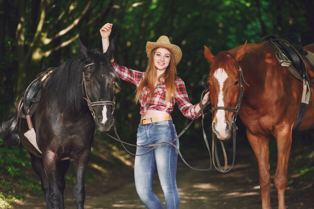 Chica con caballo