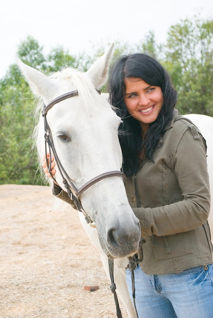 La chica y el caballo.