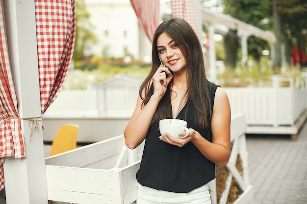 Chica con café