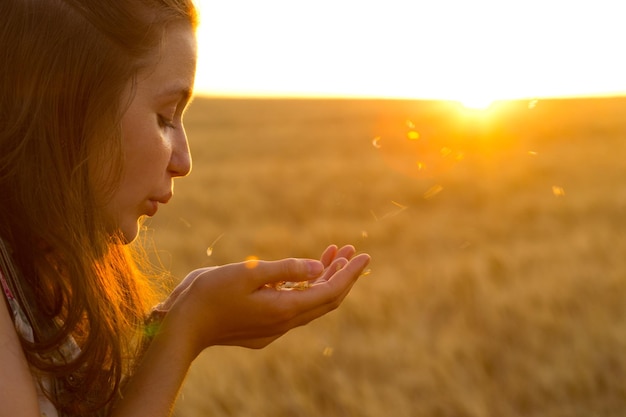 chica en el campo