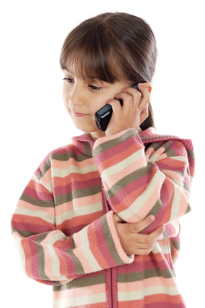 Foto chica casual hablando por el teléfono móvil a sobre fondo blanco