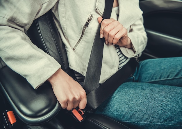 Foto chica en coche