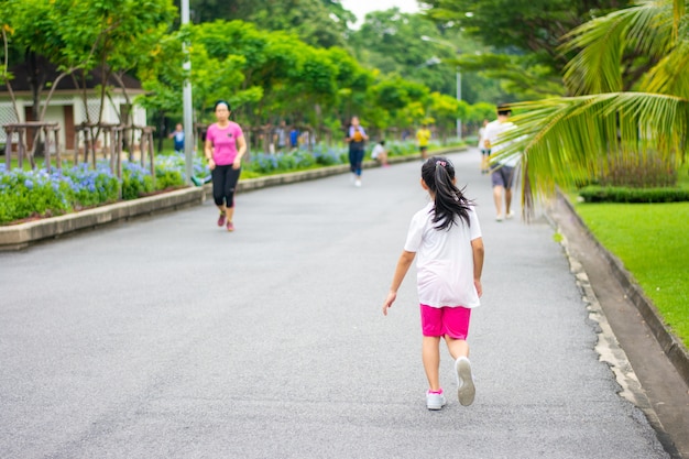 Chica corriendo