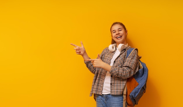 Chica está lista para volver a la escuela